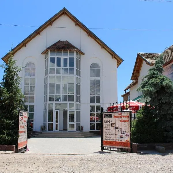 Grand Inn, Hotel in Tscholponata
