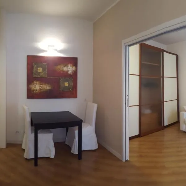 V12 Apartments - Alfieri 2A, hotelli kohteessa Novara