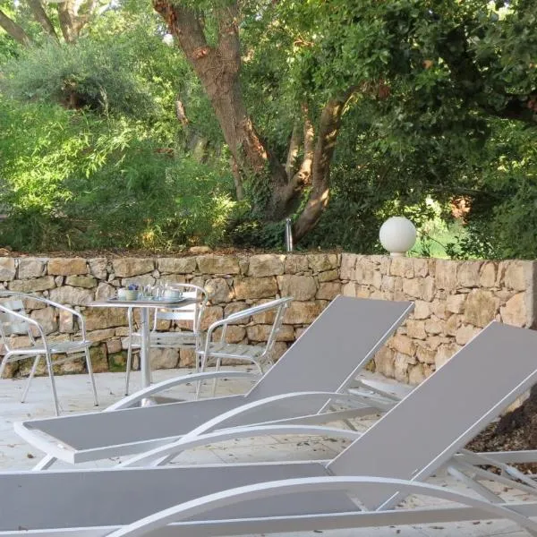 Le Castellas du Pic St Loup, hotel v destinaci Saint-Mathieu-de-Tréviers