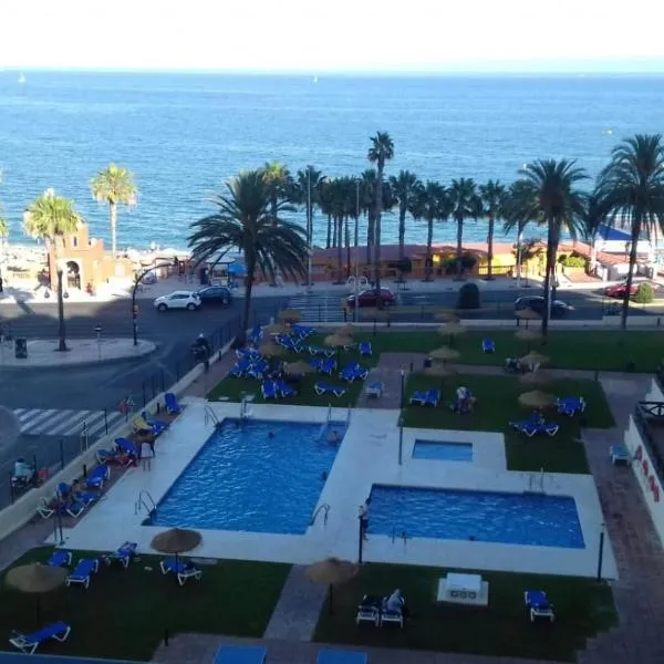 Apartamento-estudio first line of the beach Malaga -Benalmadena, hotel v destinaci Benalmádena