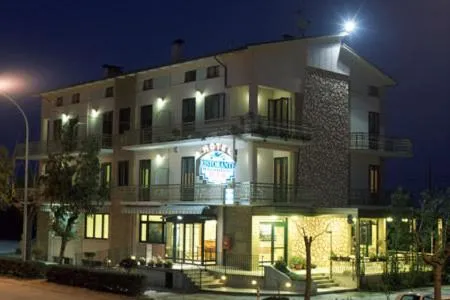 Hotel Rivamare, hotell i Massignano