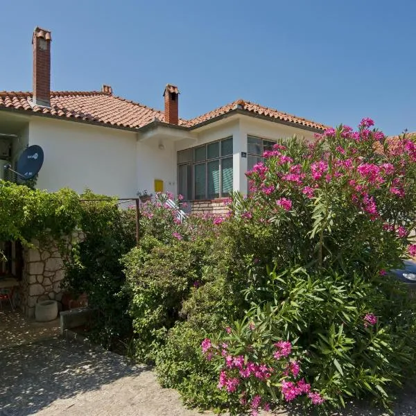Apartment Josip, hotel v Murteri