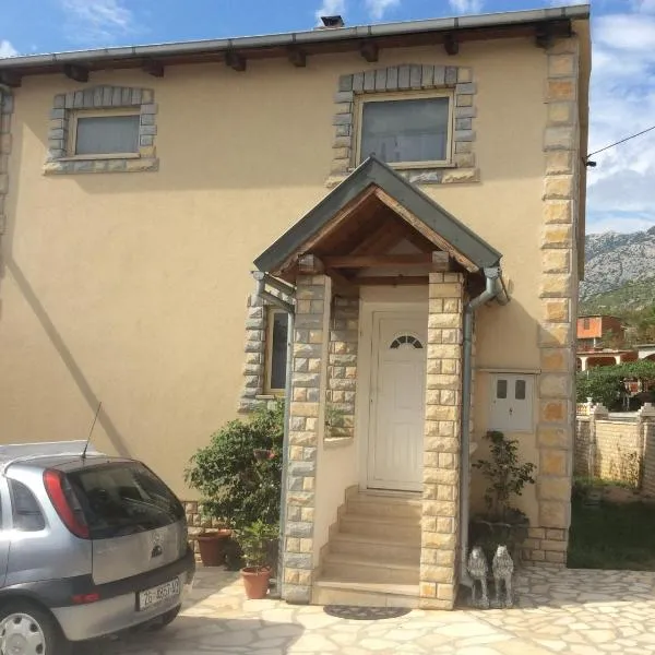 Apartman Nadia, hotel v destinácii Karlobag