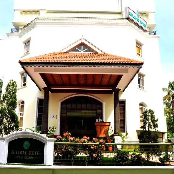Holiday Hotel โรงแรมในCherai Beach