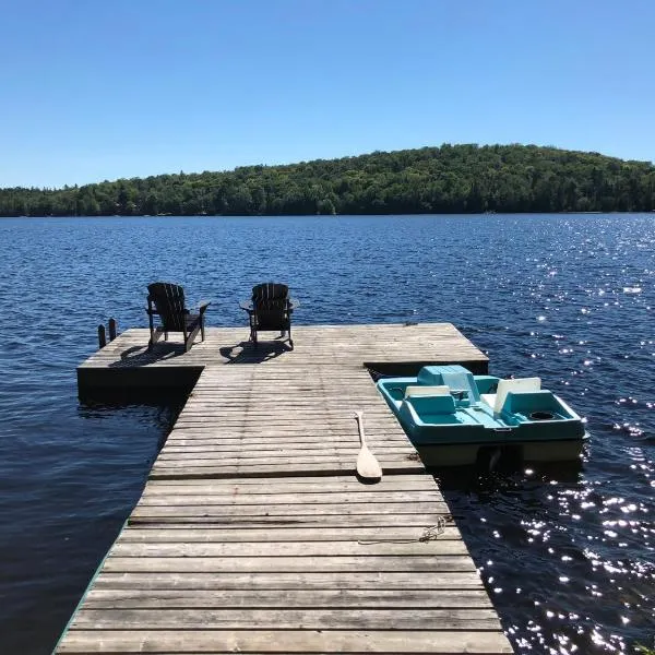 Le petit chalet sur le lac, hotel v destinaci Sainte-Marguerite