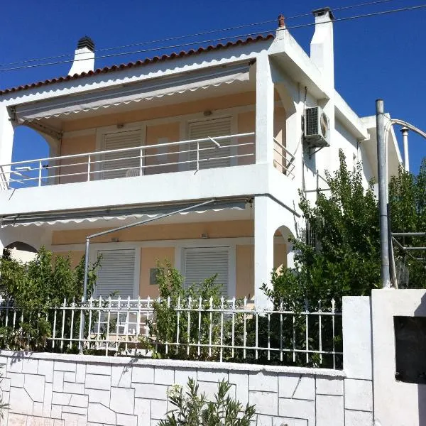 Gnick Apartments 600m from the coast, hotel v destinaci Lagonisi