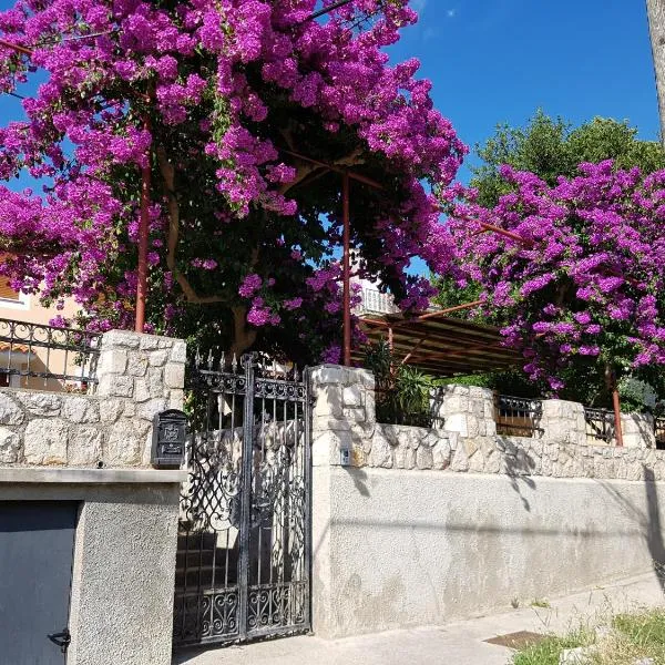 Apartments and Rooms Rosemari, hotel in Mali Lošinj