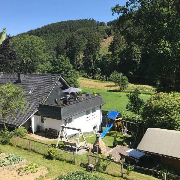Ferienwohnung Krähling, hotel u gradu 'Schmallenberg'