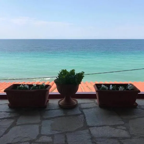 beautiful home, by the sea,comfortable-siviri chalkidiki: Siviri şehrinde bir otel