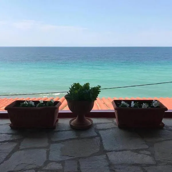 beautiful home, by the sea,comfortable-siviri chalkidiki, hotel di Siviri