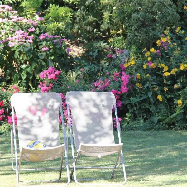 La Villa Blanche, hotel in Bussy-Saint-Martin