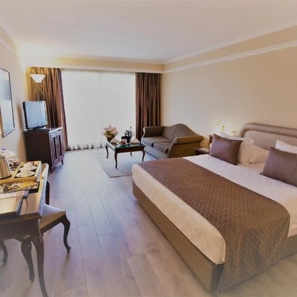 Karaca Hotel, hotel v mestu Işıklar