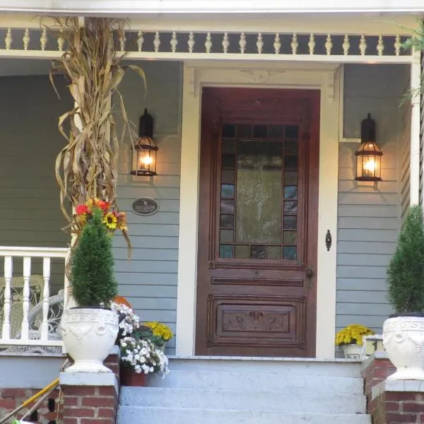 Adair Manor Bed & Breakfast, hotel di Adairsville