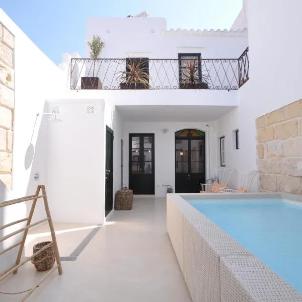 LLONGA'S Hostel, hotel v destinaci Ciutadella