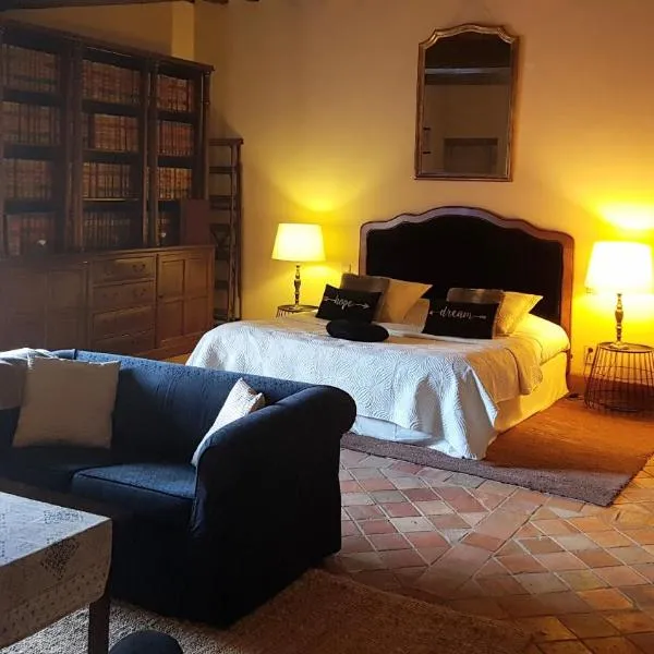 Le Café du Village - Bar à cocktails & à Ambiance, hotel em Lohéac