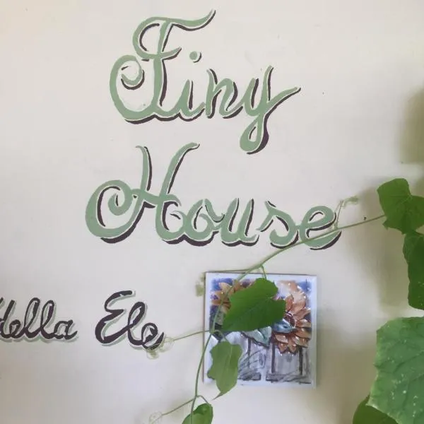 Tiny house- Lake Maggiore -Malpensa Airport -, hotel v destinaci Varallo Pombia