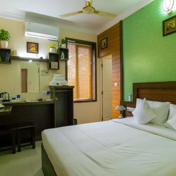 Blue Bell Cochin Airport Hotel، فندق في نيدومباسيري