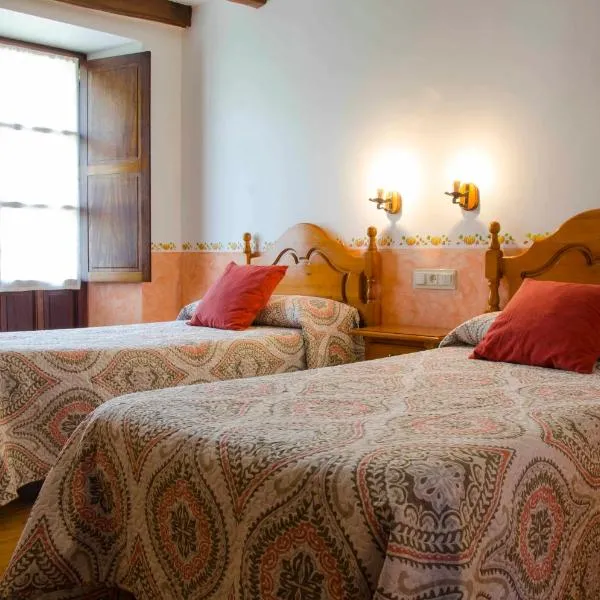 Casa Rural ERTEIKOA - Selva de Irati, hotel in Aria