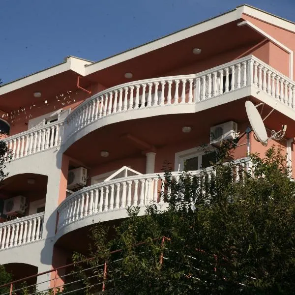 Omega Apartments, hotel in Ulcinj