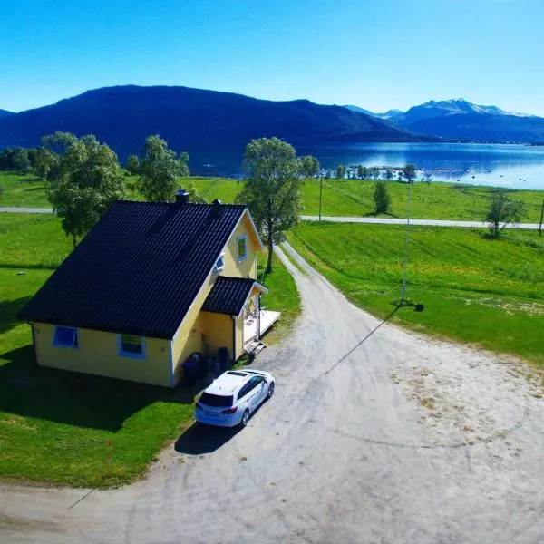 1 Room in The Yellow House, close to Airport & Lofoten, hotel di Evenskjer