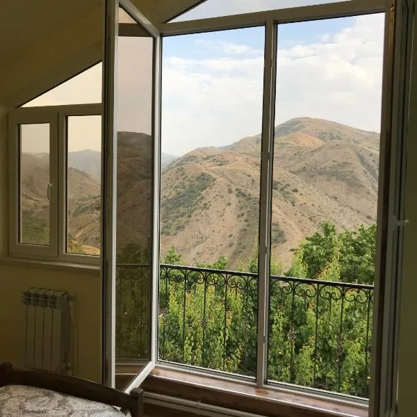 COMMUNE hotel, hotel in Garni