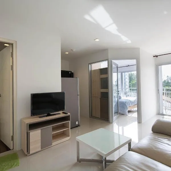 Mosaic Condominium by Malai, hotel v destinaci Mae Pim