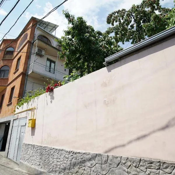 Nice house in the heart of the city, hotel in Yerevan