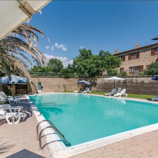 Bio Agriturismo Il Cavone, hotel v destinaci Sovana
