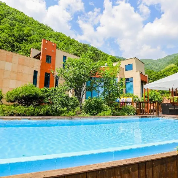 Penatess Pool Villa, hotel v destinaci Čchungdžu