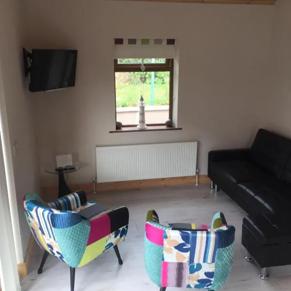 Reek View - Two Bedroom cottage, hotel em Westport