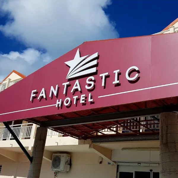 Fantastic Hotel, hotel in Les Terres Basses