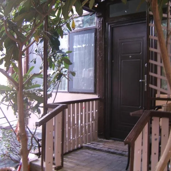 Tina's Homestay, hotel di Tbilisi City
