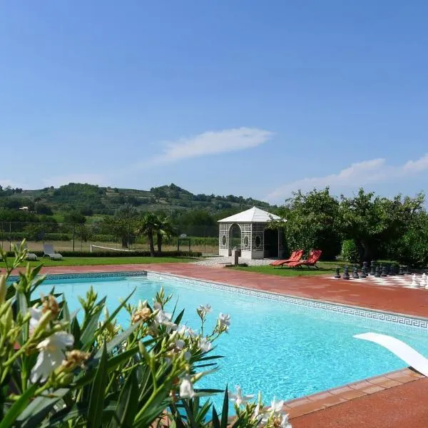 Les Piégonnaises - Deux luxueuses roulottes et la cabane en Drôme Provençale, hotel em Piégon