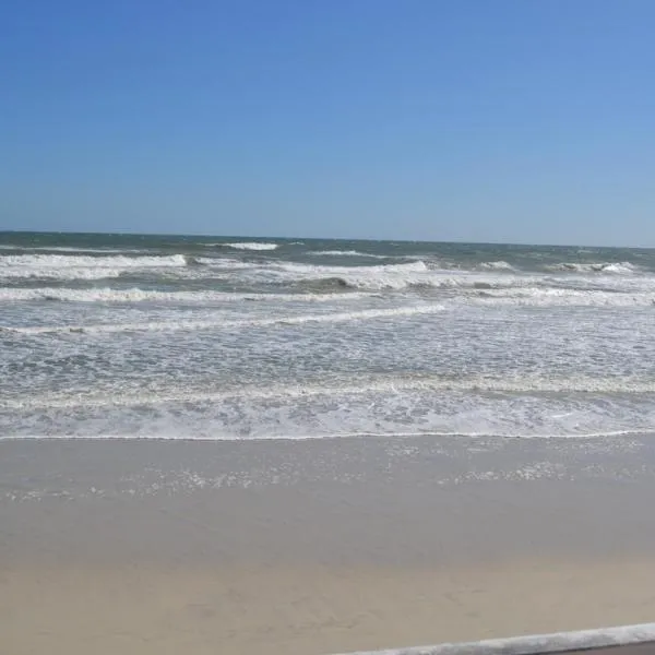 Daytona Beach studio condo with beautiful Ocean view, hotel u gradu Dejtona Bič