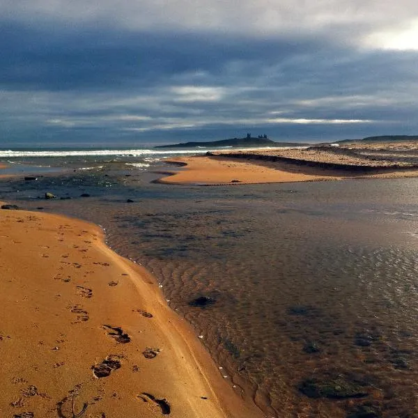 The Dunstanburgh Castle Hotel, hotel in Newton by the Sea