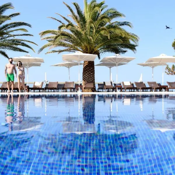 Alexandra Beach Spa Resort, готель у місті Потос