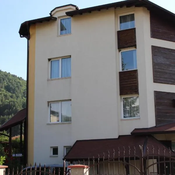 Hotel Radi, hotel em Ovchartsi