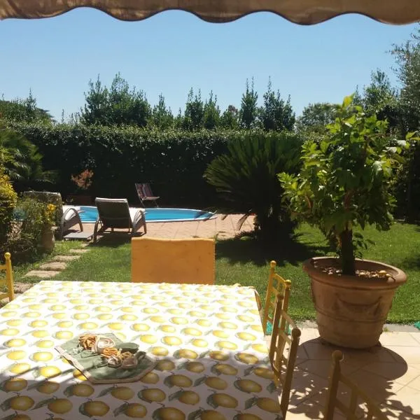 L'affittacamere nel parco "Appia antica" - Piscina a uso ospiti, ξενοδοχείο στη Ρώμη