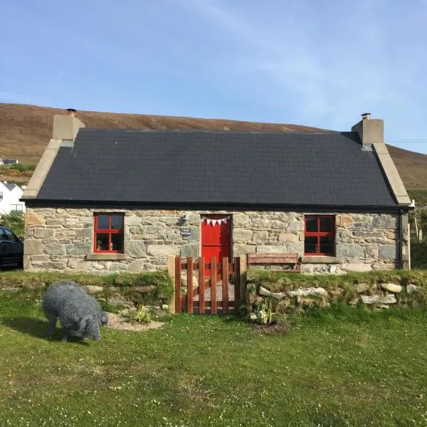 The Old Beach Cottage, Achill, hotel v destinaci Doogort