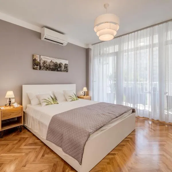 Room Nada, hotel ve Splitu