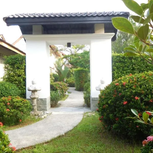 Holiday Village And Natural Garden Resort, hotel in Karon Beach