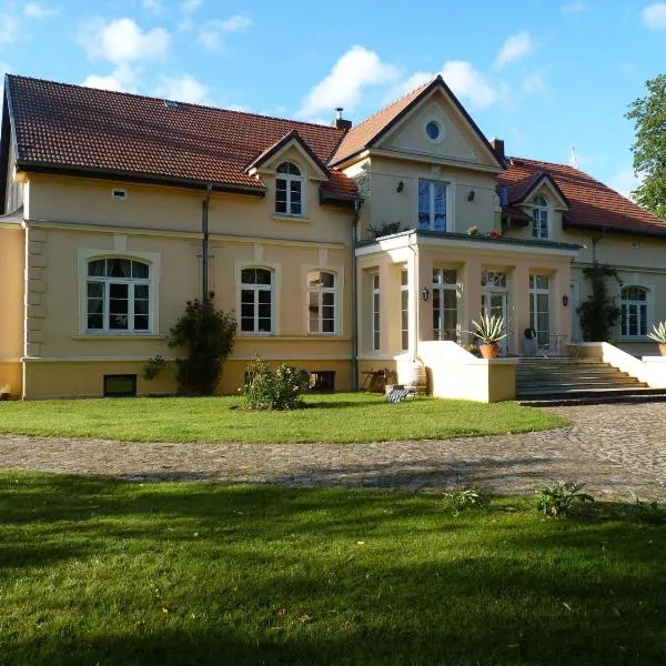 Exklusive Ferienwohnungen im Gutshaus Viezen, hotel v destinaci Bernitt