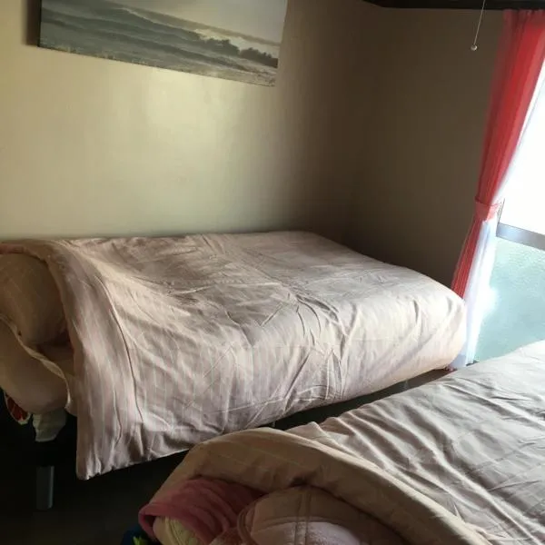 Kurosaki Guesthouse 403, hotel in Kitakyushu