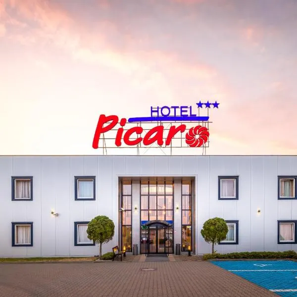 Hotel Picaro Kraśnik Dolny, hotel in Różyniec