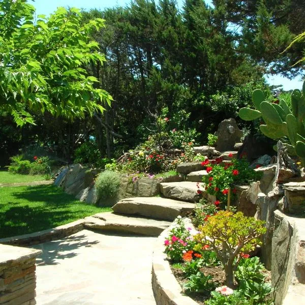 LOCALITA' LA PELOSA VIA PUNTA D'ELICE N° 9, hotel v mestu Stintino