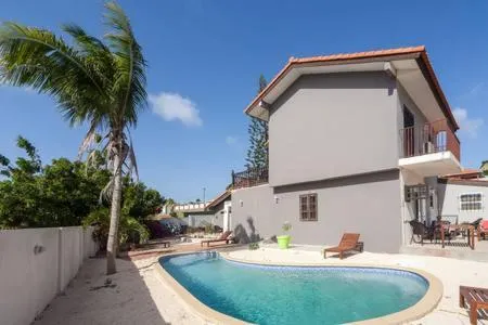 Advantage Apartments Curacao, hotel en Santa Catharina