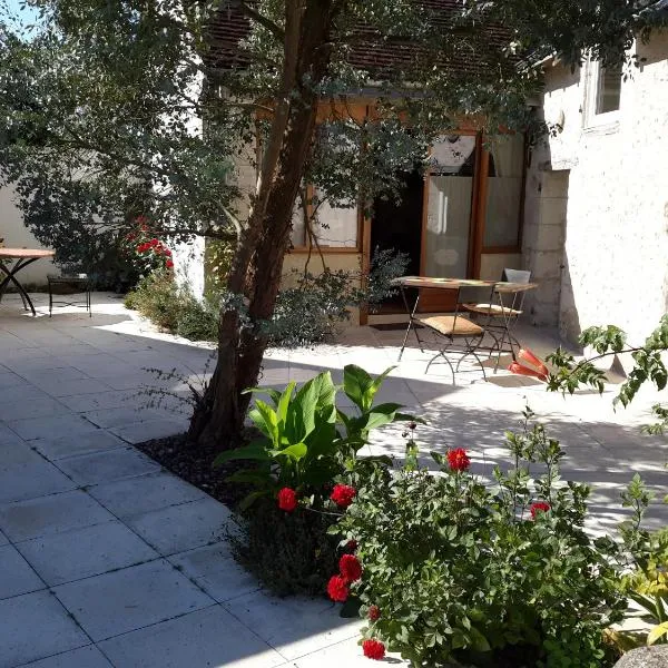 La Clé des Chants – hotel w mieście Tauxigny