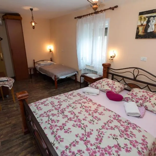APARTMA in SOBE PILIH, hotel v destinaci Vipava