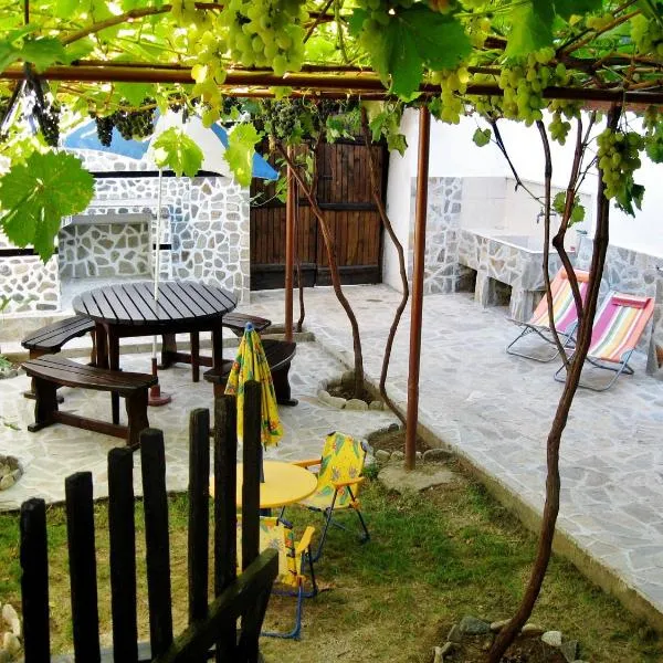 Къща за гости "При Примо", hotel in Zlatograd