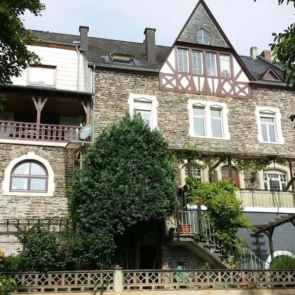 'Ferienhaus Mosel' mit kostenfreien ÖPNV-Ticket, hotel in Ürzig